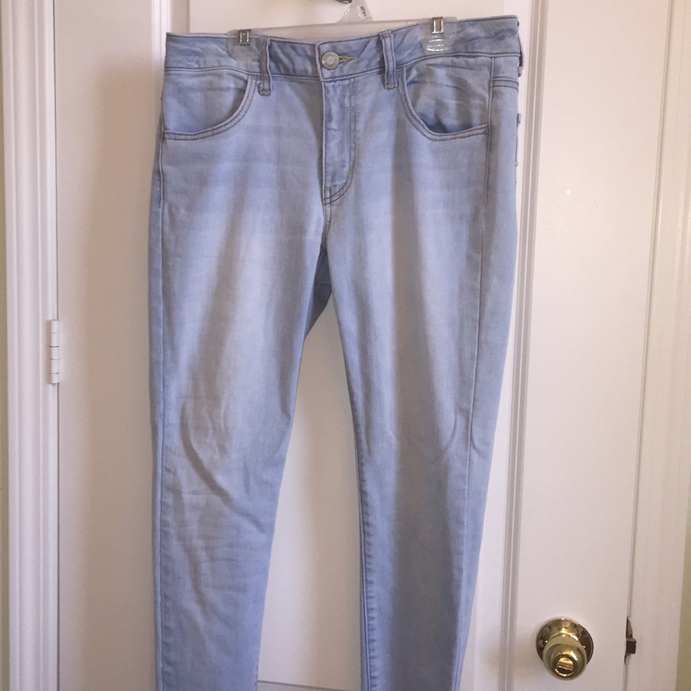 American Eagle Light Wash Skinny Jeans